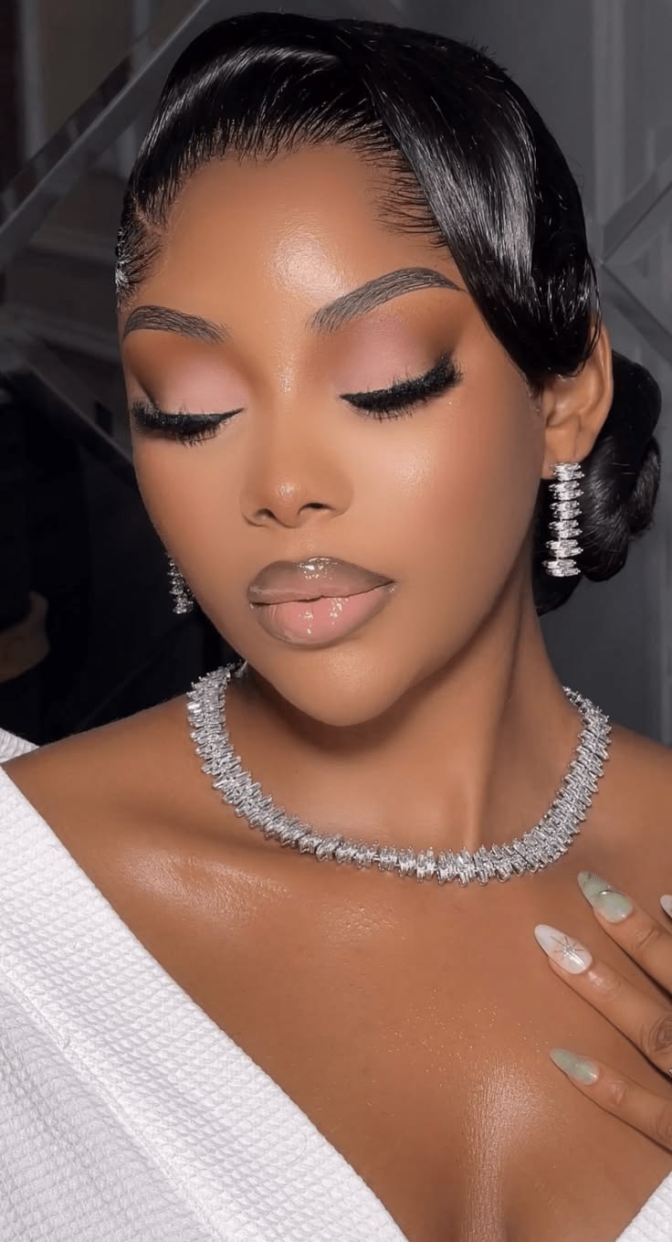 Bride with nude glossy lip and glowing complexion